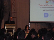 Rómában a kettes számú közjogi méltóság - a Szenátus elnöke köszönti a Think Different - Think Europe projektnek  a Szenátus tanácskozótermében megjelent résztvevőit